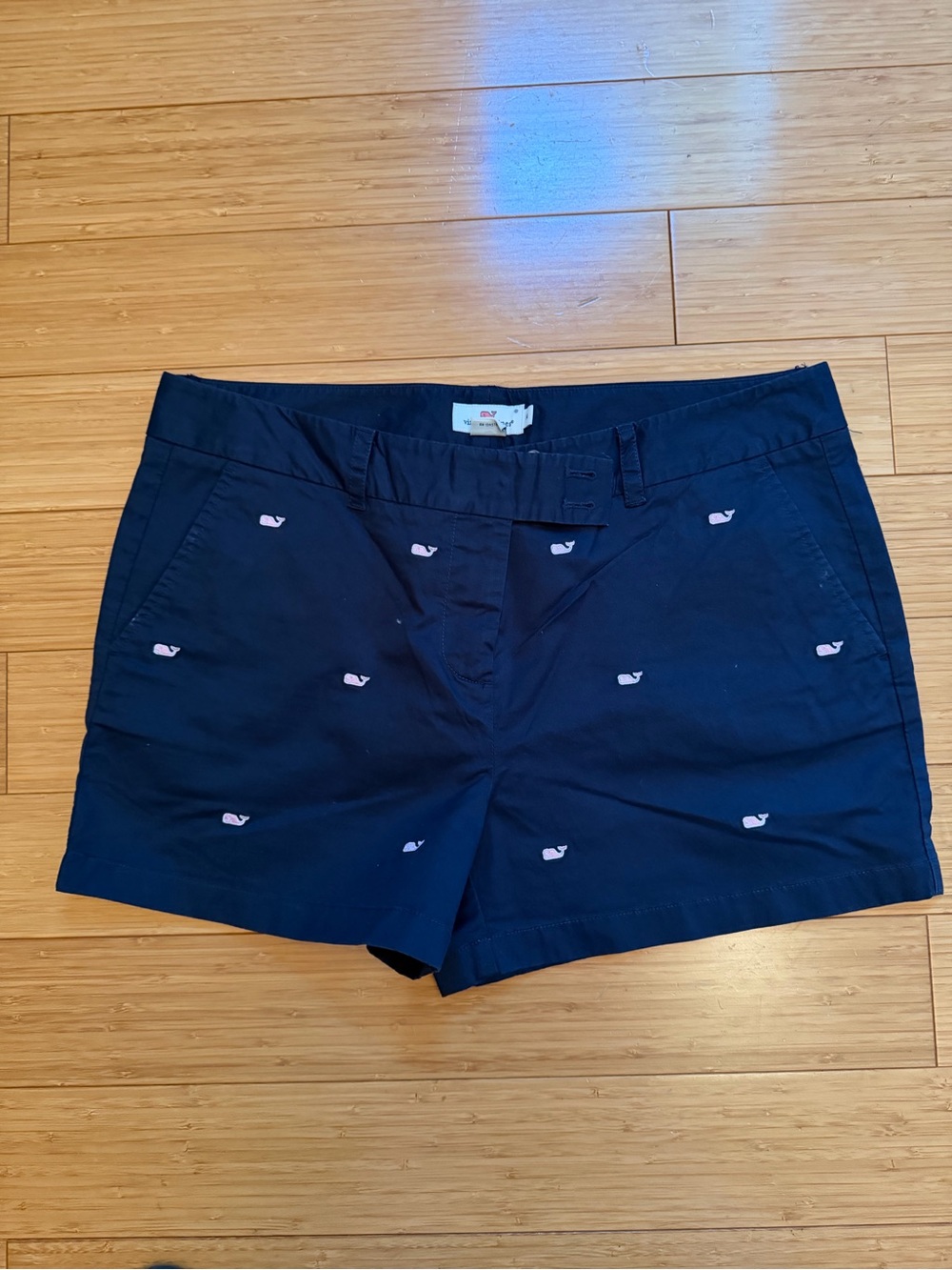 Vineyard Vines Navy Whale Embroidered Shorts, woman size 14, nwot